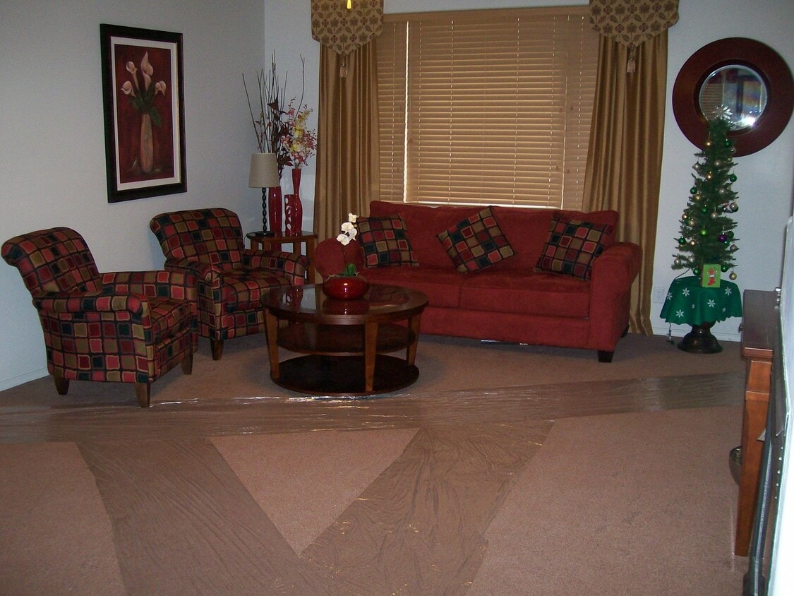 Foto del edificio - Beautiful Railroad Springs Townhome