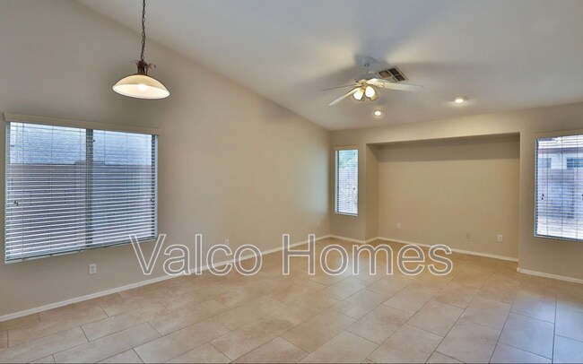 Foto del edificio - 1593 E Wildhorse Pl