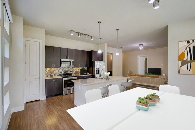 Foto del edificio - The Belvedere at Springwoods Village Apartments