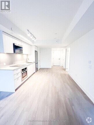 Building Photo - 8 Cedarland Dr