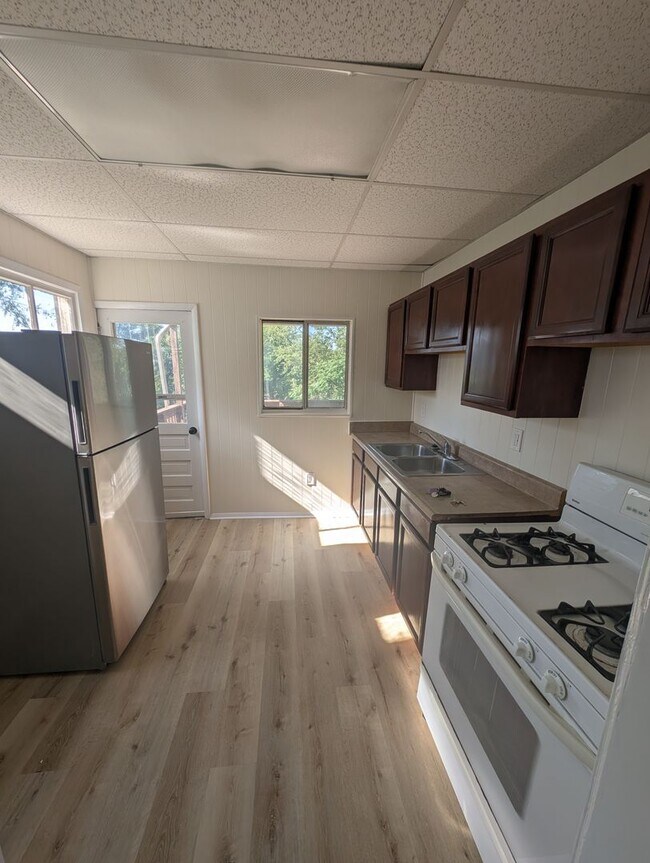 Foto del edificio - Newly Reno2 Bed, 1 Bath Home in Pitcairn -- Available NOW!