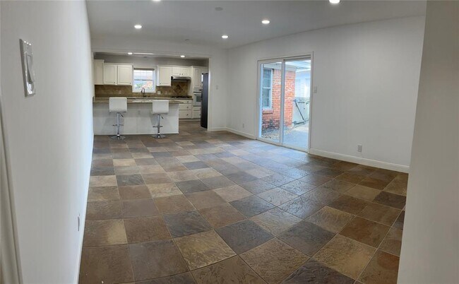 Foto del edificio - 10218 Oak Point Dr