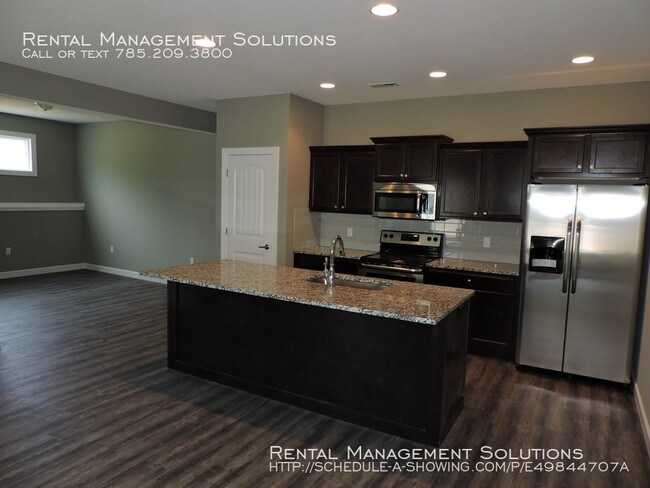 Building Photo - 4407 SE Gemstone Ln