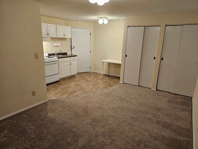 Building Photo - 376 Probasco St