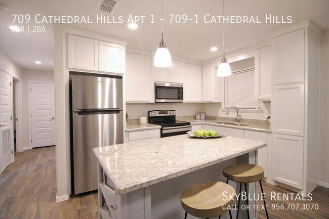 Foto del edificio - 709 Cathedral Hl