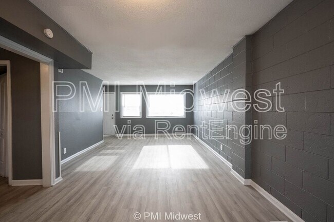 Foto del edificio - 6056 E 16th St