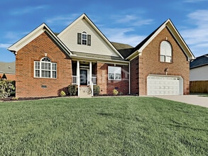 Building Photo - 563 Summit Way