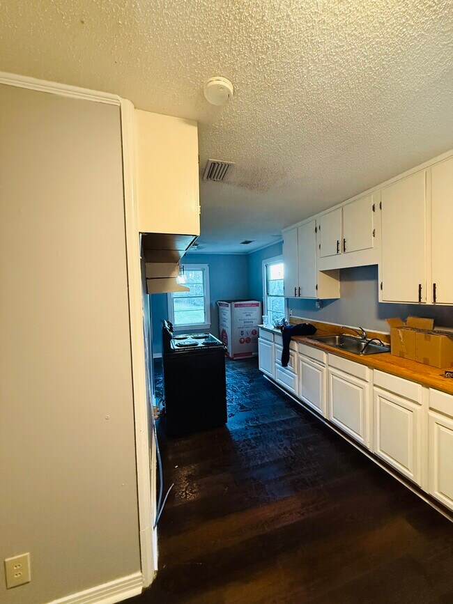 Building Photo - 3128 Club House Rd