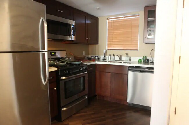 Stainless Steel Appliances, Including Dishwasher - 707 W 4th St