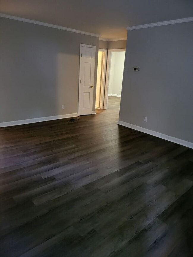 Building Photo - Apartment Close to Downtown Albemarle