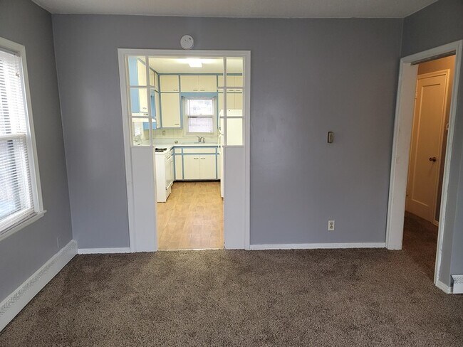 Building Photo - Three bedroom one 1/2 bathroom house