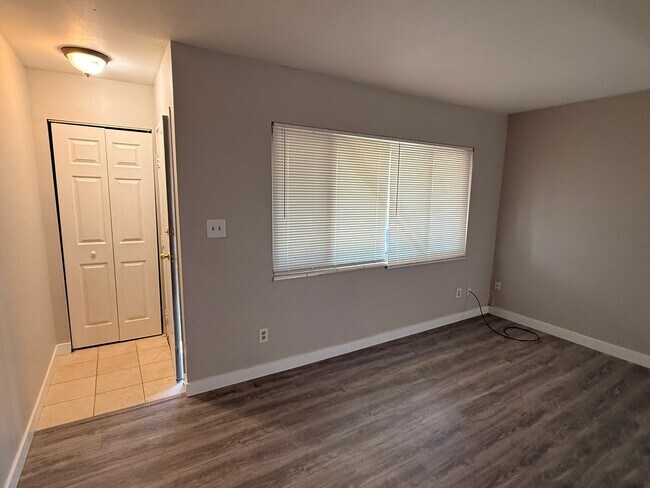 Foto del edificio - 3663 S Sheridan Blvd