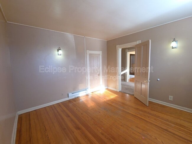 Building Photo - 721 3rd St