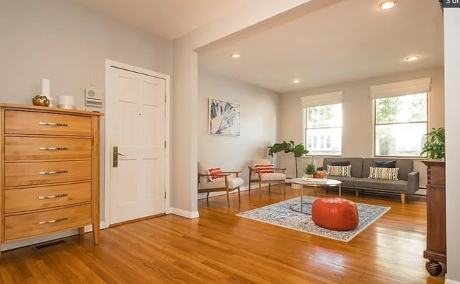 Building Photo - 327 Saint Paul St