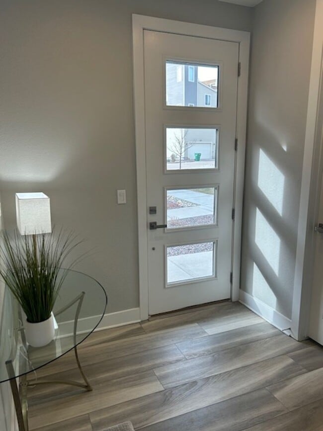 Building Photo - Beautiful 2 Bed + Office + 2.5 Bath home i...