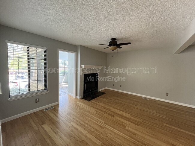 Foto del edificio - 4850 E Kentucky Ave