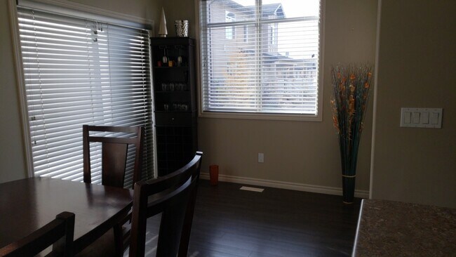 Photo du bâtiment - 3 Bed 2.5 Bath Unit in Fort Mcmurray, AB