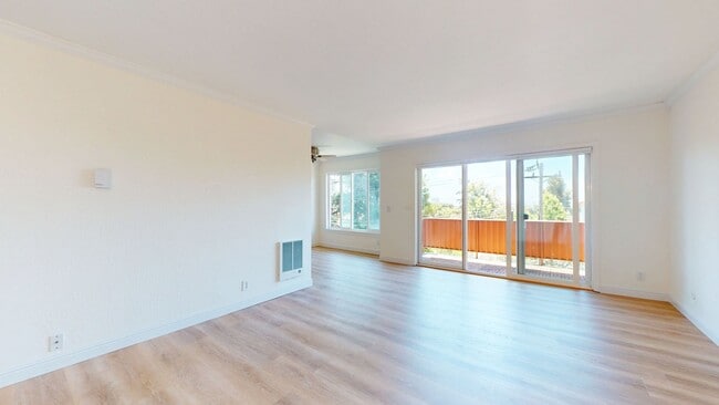 Building Photo - Beautiful 2 Bedroom Condo In Oakland!
