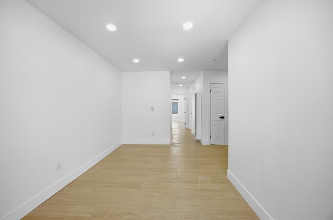 Building Photo - 1040 Gardena