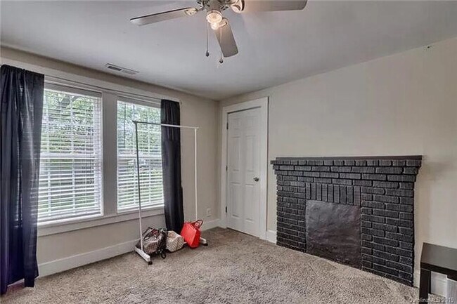Building Photo - Rooms for rent in Charlotte