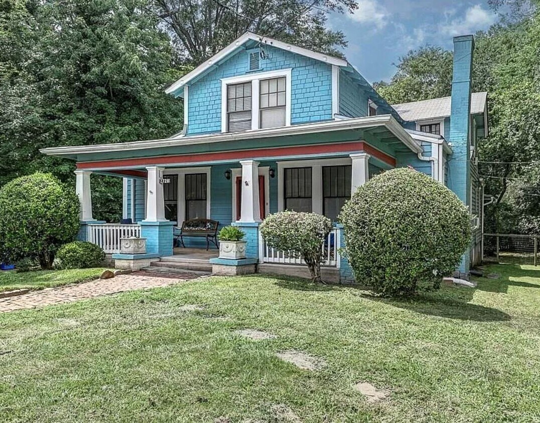 Building Photo - 2728 Tallulah Dr NE
