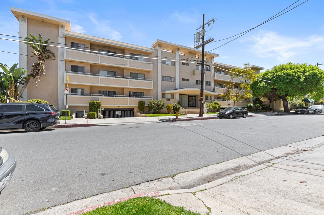 Primary Photo - Encino Towers