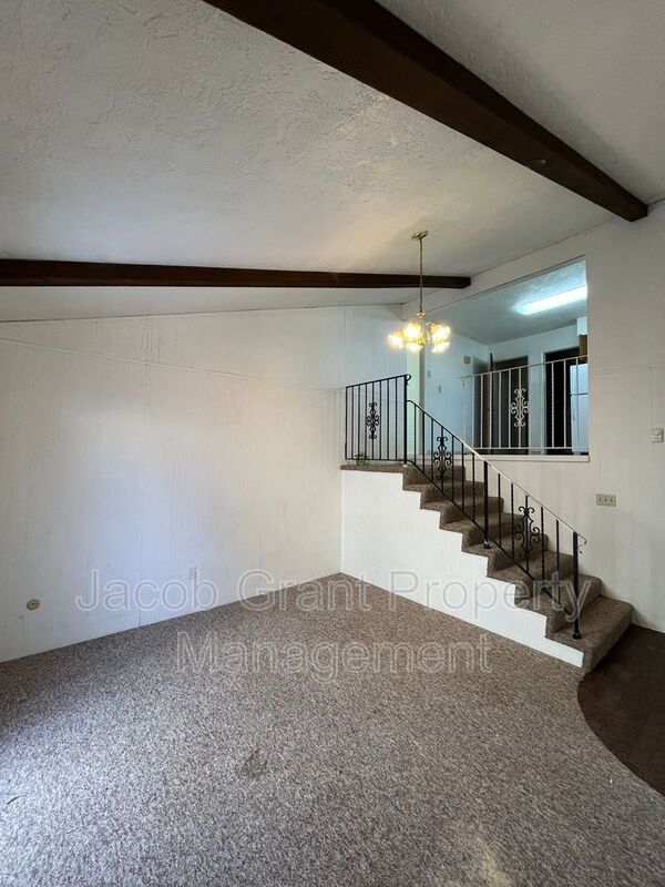 Building Photo - 598 Hansen Ave