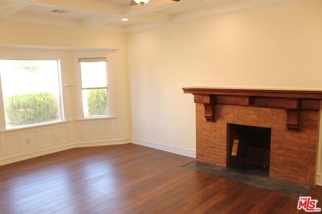 Building Photo - 1244 W 46th St