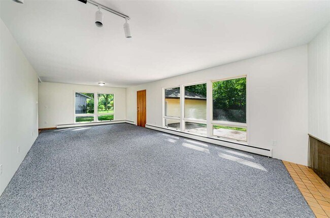 Building Photo - 309 Leonard Ln