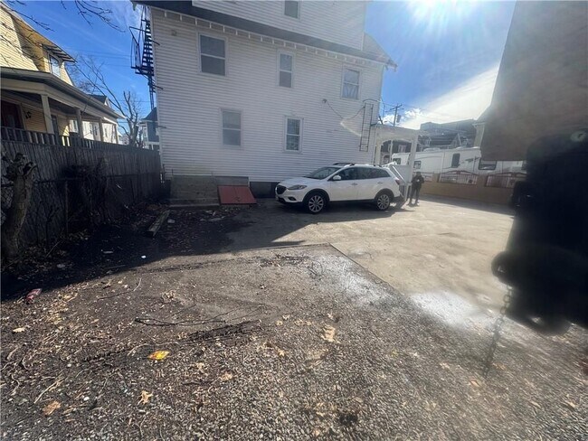 Foto del edificio - 25 Wesleyan Ave