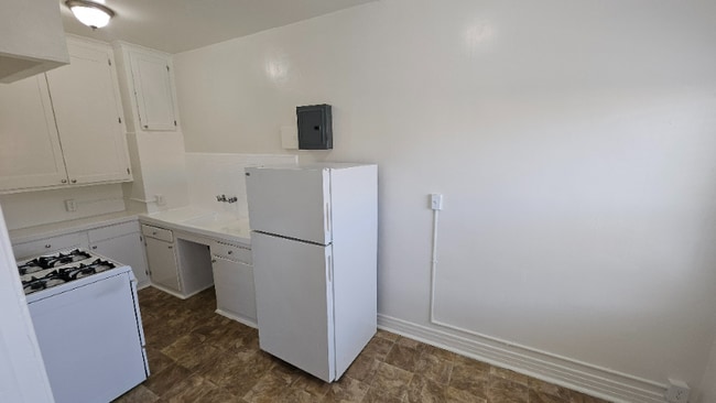 Building Photo - 4530 Normandie Ave
