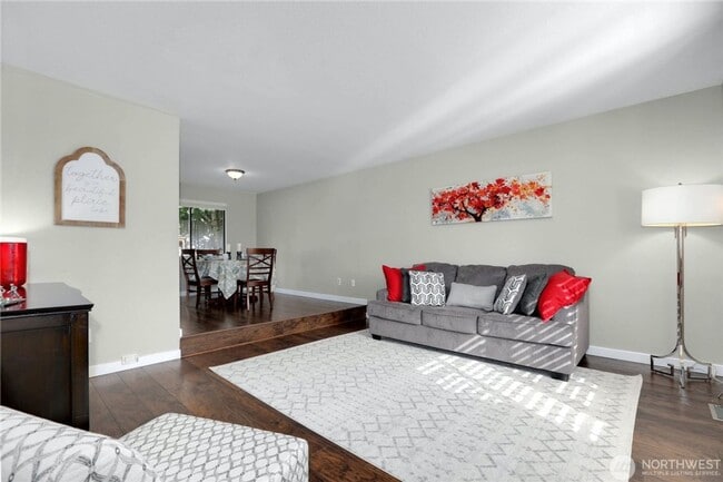 Foto del edificio - 3 bed 2.5 bath in martha lake neighborhood