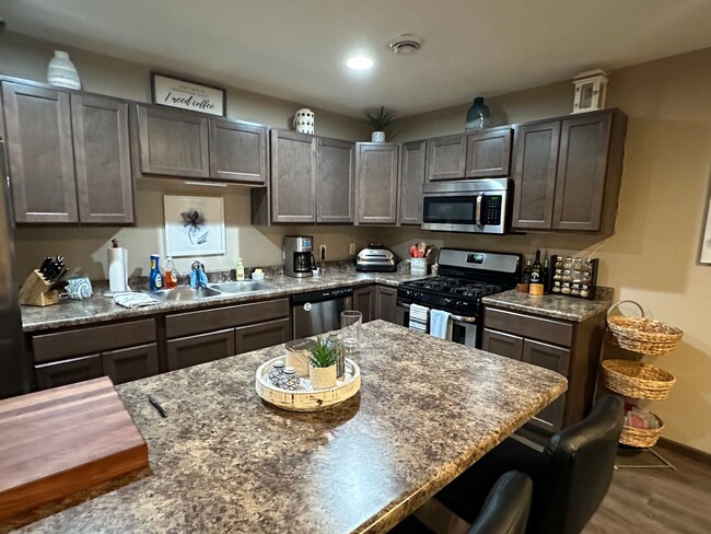 Foto del edificio - Lakeville 2 Bedroom Town Home, 2 Car Garag...