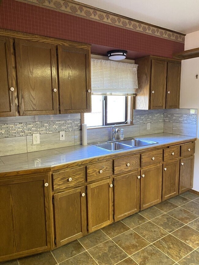 Foto del edificio - Large 1 bedroom  single level in town!