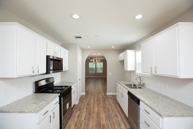Building Photo - 1612 Sylvia Ln