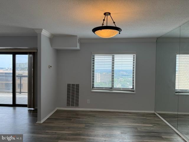 Building Photo - 307 Yoakum Pkwy