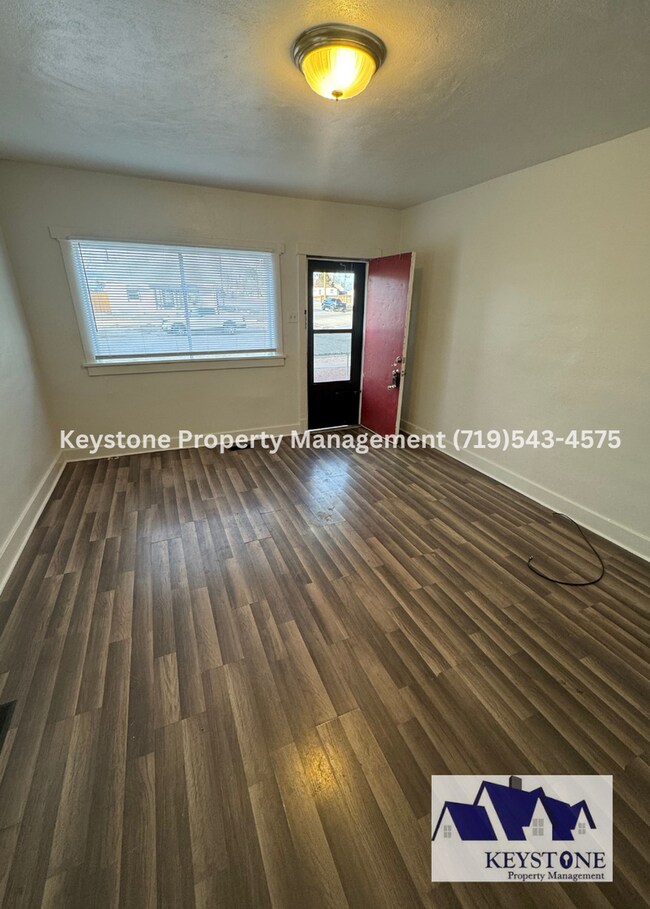 Foto del edificio - Small Dog Allowed! 1 Bedroom/1 Bathroom/1 Car Garage for Storage $875/$875