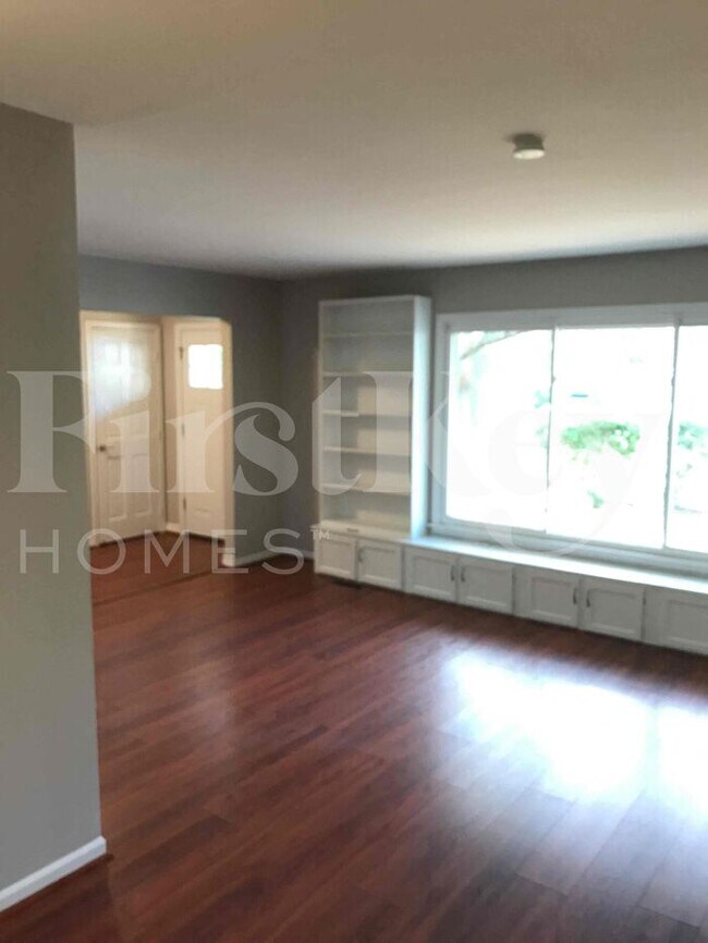 Building Photo - 1060 Cardinal Court