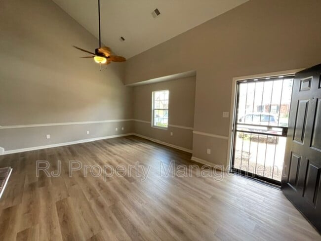 Building Photo - 6913 Snyder Rd