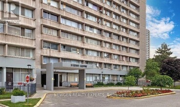 Building Photo - 10 Sunny Glenway