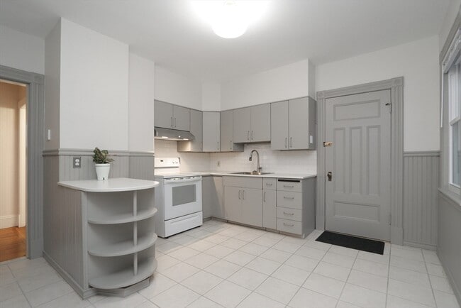 Building Photo - 61 Washington Rd