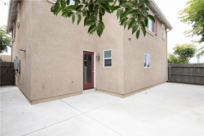 Foto del edificio - 1425 Crown Cir