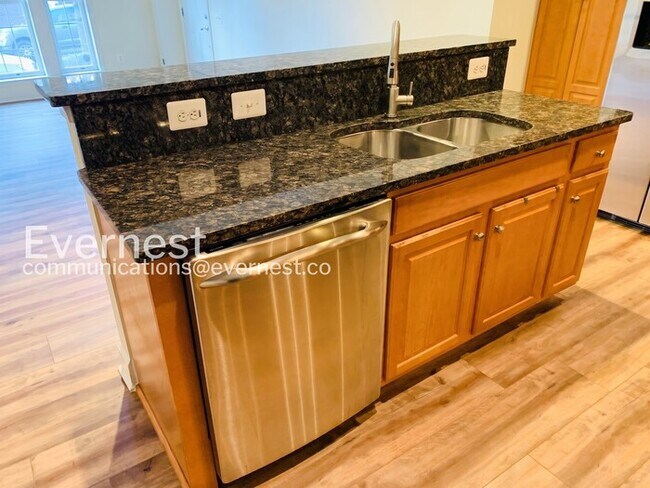 Foto del edificio - 2336 Brookmoor Ln