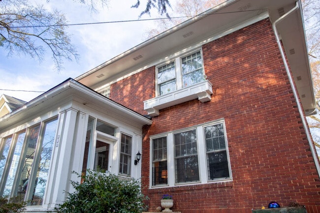 Front - 641 Bonaventure Ave NE
