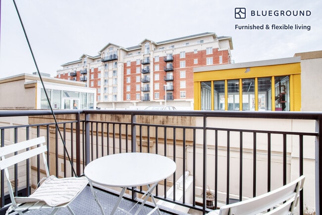 Building Photo - 2800 Clarendon Blvd