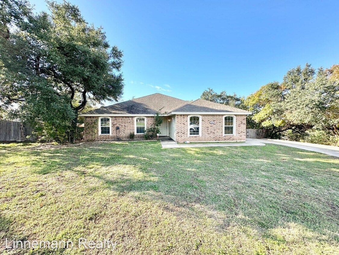 Primary Photo - 5 br, 2.5 bath House - 233 Squire Loop