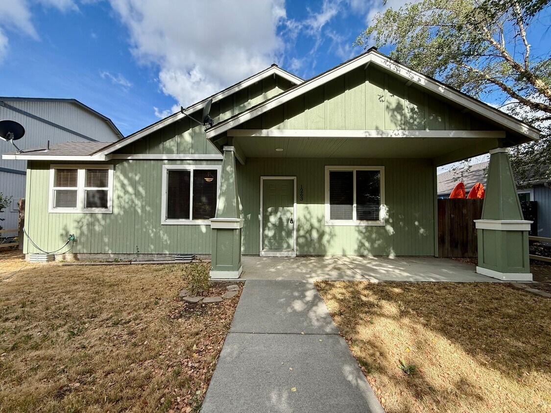 Foto principal - SCHEDULE A TOUR TODAY TO VIEW THIS GORGEOU...