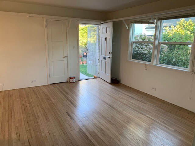 Desde la sala de estar hasta la puerta principal - 4017 Lyceum Ave