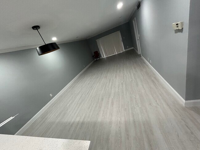Foto del edificio - 6361 N Falls Cir Dr