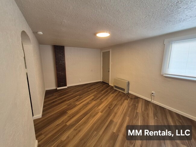 Building Photo - 2110 W 19th St